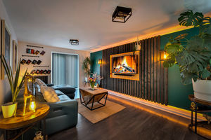 Lounge- click for photo gallery